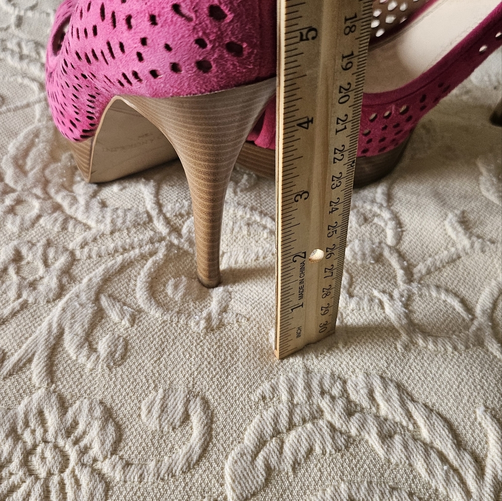 Pink, size 7.5